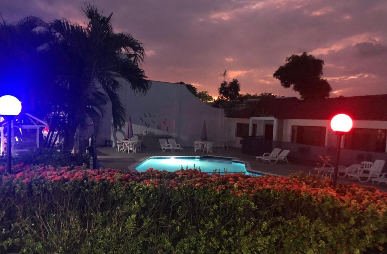 Hotel Villa Ricaurte Bagian luar foto