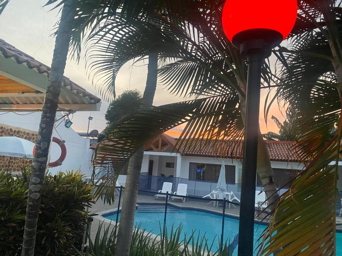Hotel Villa Ricaurte Bagian luar foto