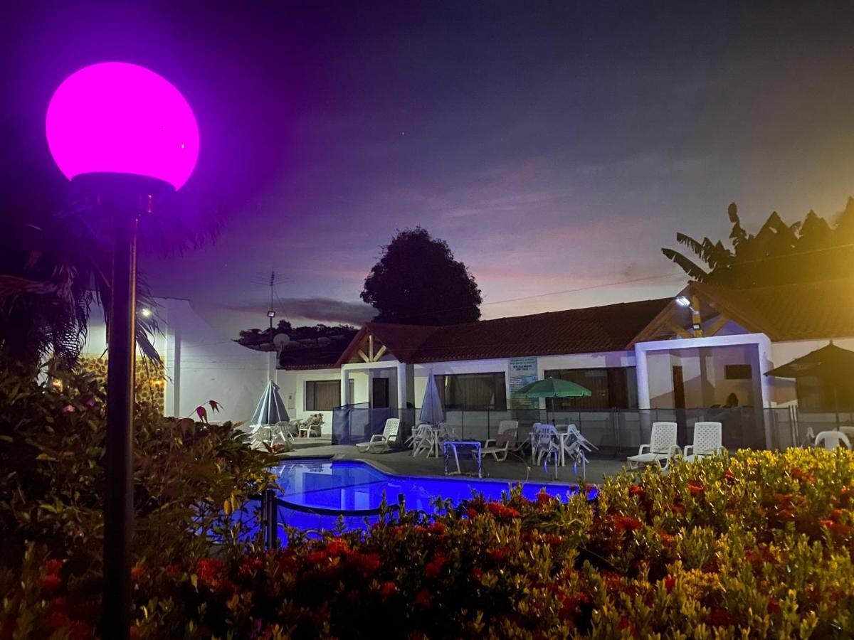 Hotel Villa Ricaurte Bagian luar foto