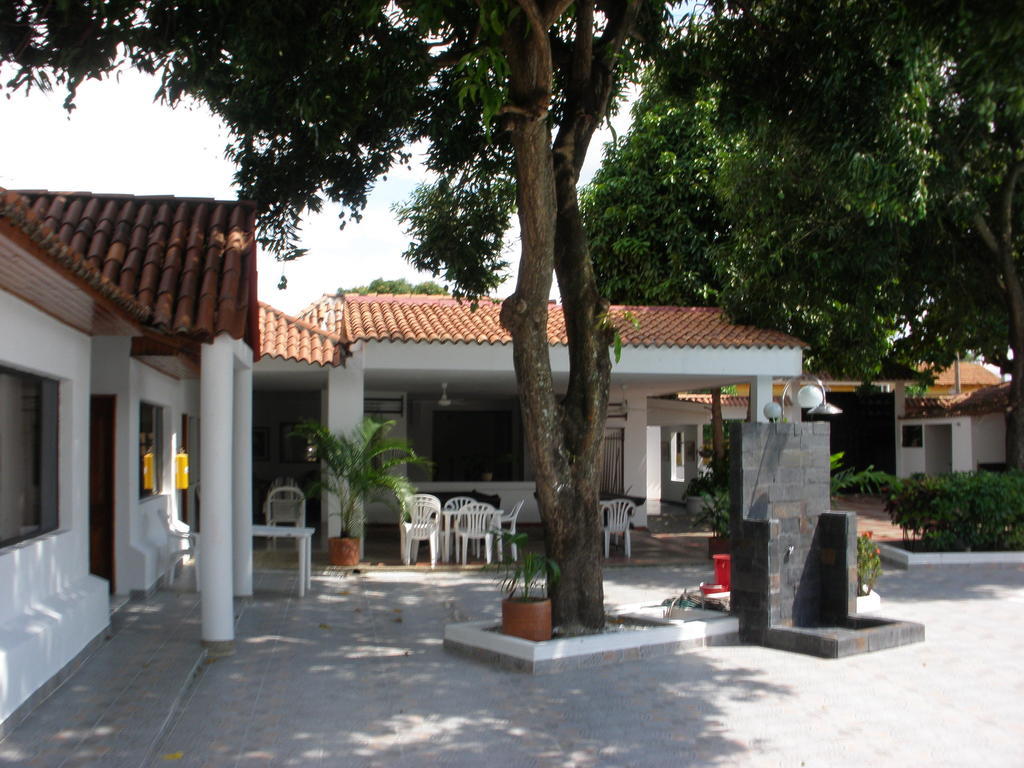 Hotel Villa Ricaurte Bagian luar foto