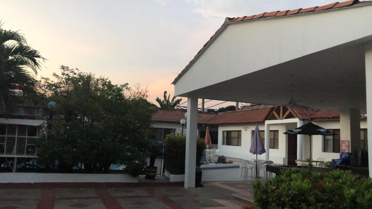 Hotel Villa Ricaurte Bagian luar foto